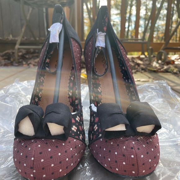 NWT Sole Obsession Ankle Buckle Burg/Black Textile Virgo Close Toe Heal Size 8 - Picture 10 of 16